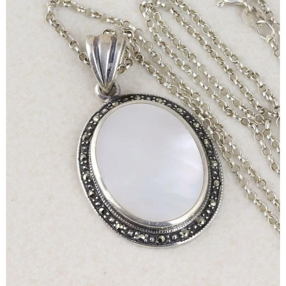 Sterling Silver Mother of Pearl Necklace Long Necklace 23 inch chain - Picture 1 of 8